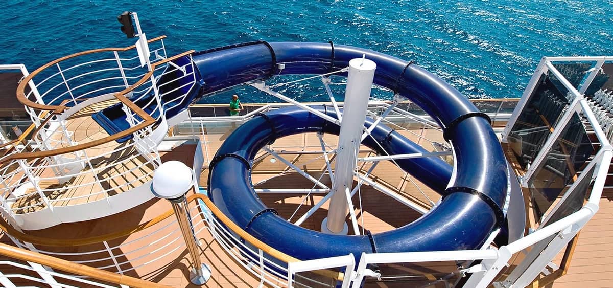 1- AQUA PARK <br> AMBIENTE FESTIVO CON 150 CHORROS DE AGUA