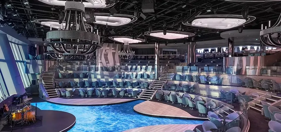 2- PANORAMA LOUNGE <br> VISTA ESPECTACULAR AL OCÉANO